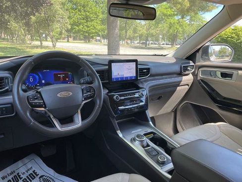Certified 2023 Ford Explorer Platinum AWD/4WD image 3