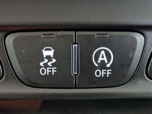 Used 2019 Jeep Cherokee Limited image 30