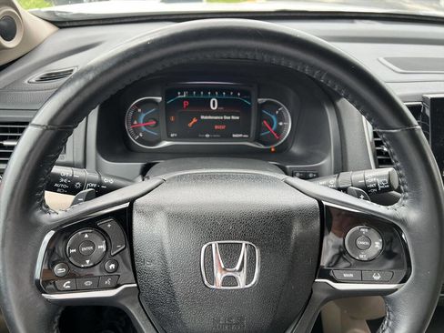 Used 2022 Honda Pilot Touring image 11