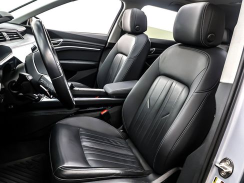 Used 2022 Audi e-tron Premium w/ Convenience Plus Package image 18