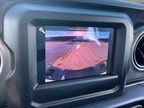 Used 2023 Jeep Gladiator Sport AWD/4WD image 15