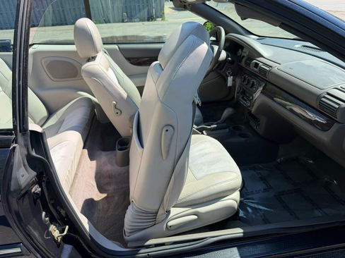 Used 2004 Chrysler Sebring Limited w/ Driver Convenience Group FWD image 18