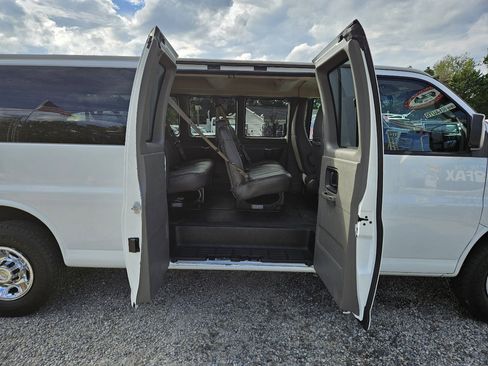Used 2020 Chevrolet Express 3500 LS image 20