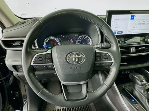 Used 2023 Toyota Highlander Bronze Edition image 11
