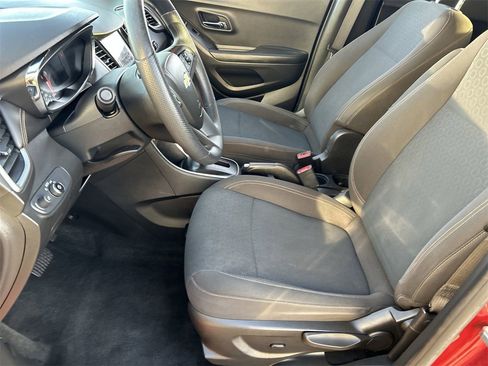 Used 2021 Chevrolet Trax LS w/ Tint and Cruise Package image 15