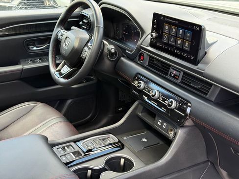 Certified 2025 Honda Pilot Black Edition image 10