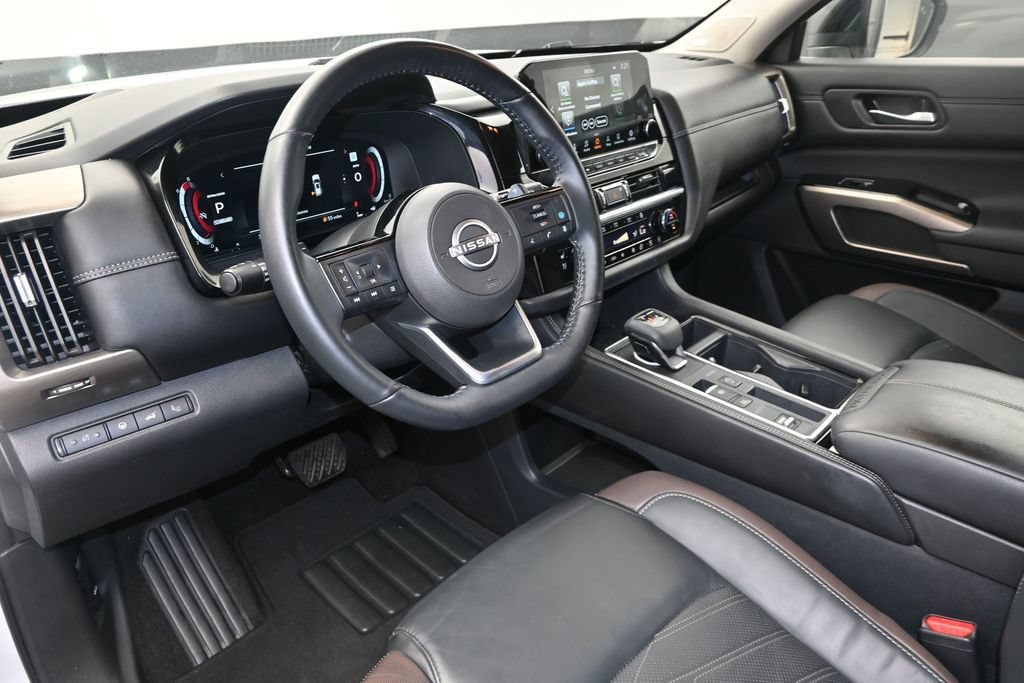 Used 2025 Nissan Pathfinder Platinum FWD image 21