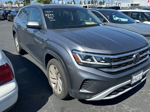 Used 2023 Volkswagen Atlas Cross Sport SE w/ Panoramic Sunroof Package image 2
