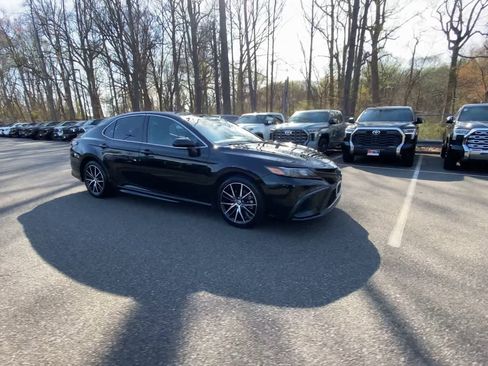 Used 2024 Toyota Camry SE image 10