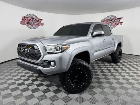 Used 2016 Toyota Tacoma SR5 w/ SR5 Appearance Package (SN) AWD/4WD image 1