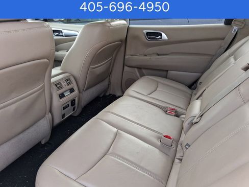 Used 2019 Nissan Pathfinder SL w/ Cargo Package image 7