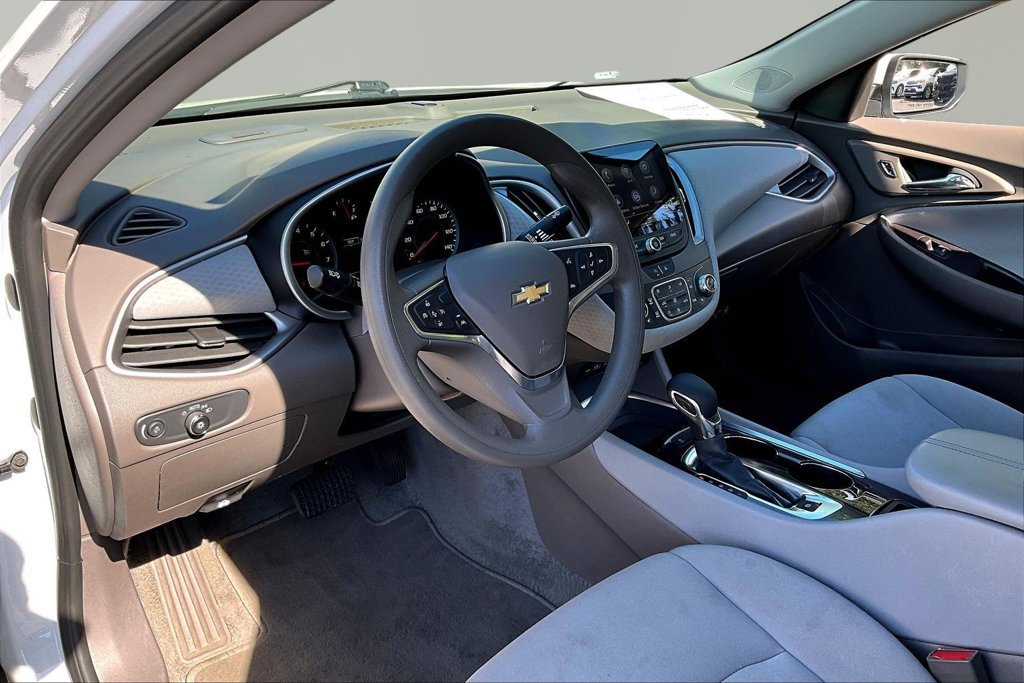 Used 2025 Chevrolet Malibu LT FWD image 18