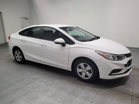Used 2017 Chevrolet Cruze LS FWD image 11