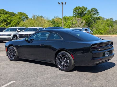 Used 2024 Dodge Charger R/T w/ Plus Group image 7
