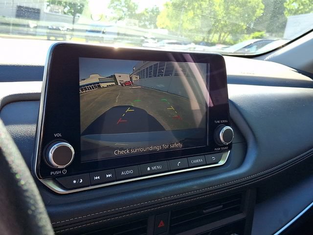 Used 2024 Nissan Rogue S FWD image 18