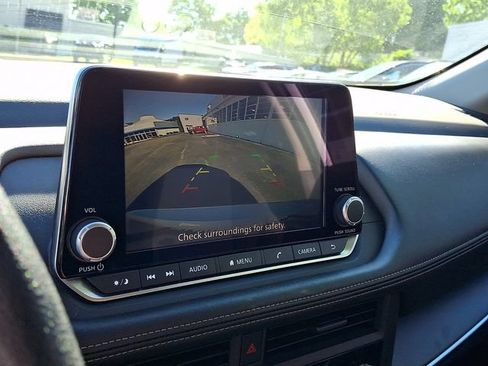 Used 2024 Nissan Rogue S FWD image 18