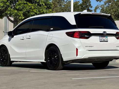Certified 2025 Honda Odyssey Sport-L image 3