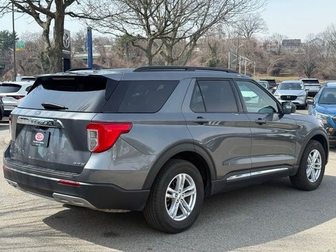 Used 2022 Ford Explorer XLT w/ Equipment Group 202A AWD/4WD image 8
