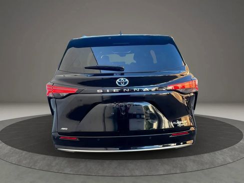 Used 2022 Toyota Sienna Platinum AWD/4WD image 6