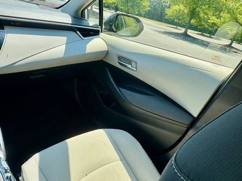 Used 2020 Toyota Corolla LE FWD image 26