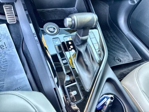 Used 2024 Kia Niro EX Touring image 28