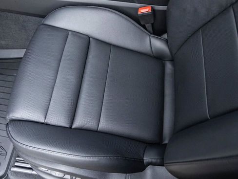 Used 2025 Porsche Cayenne image 67