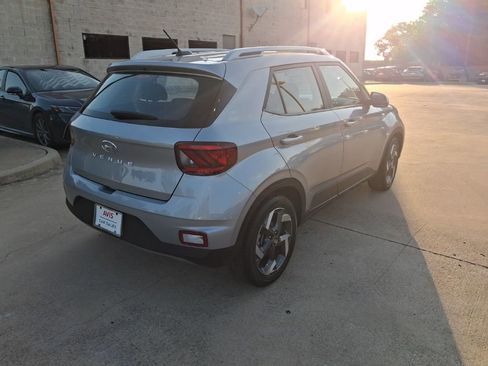 Used 2025 Hyundai Venue SEL FWD image 8
