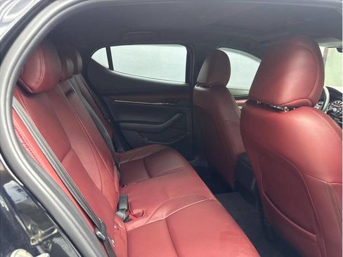 Used 2021 MAZDA MAZDA3 Hatchback w/Premium Plus Pkg image 23