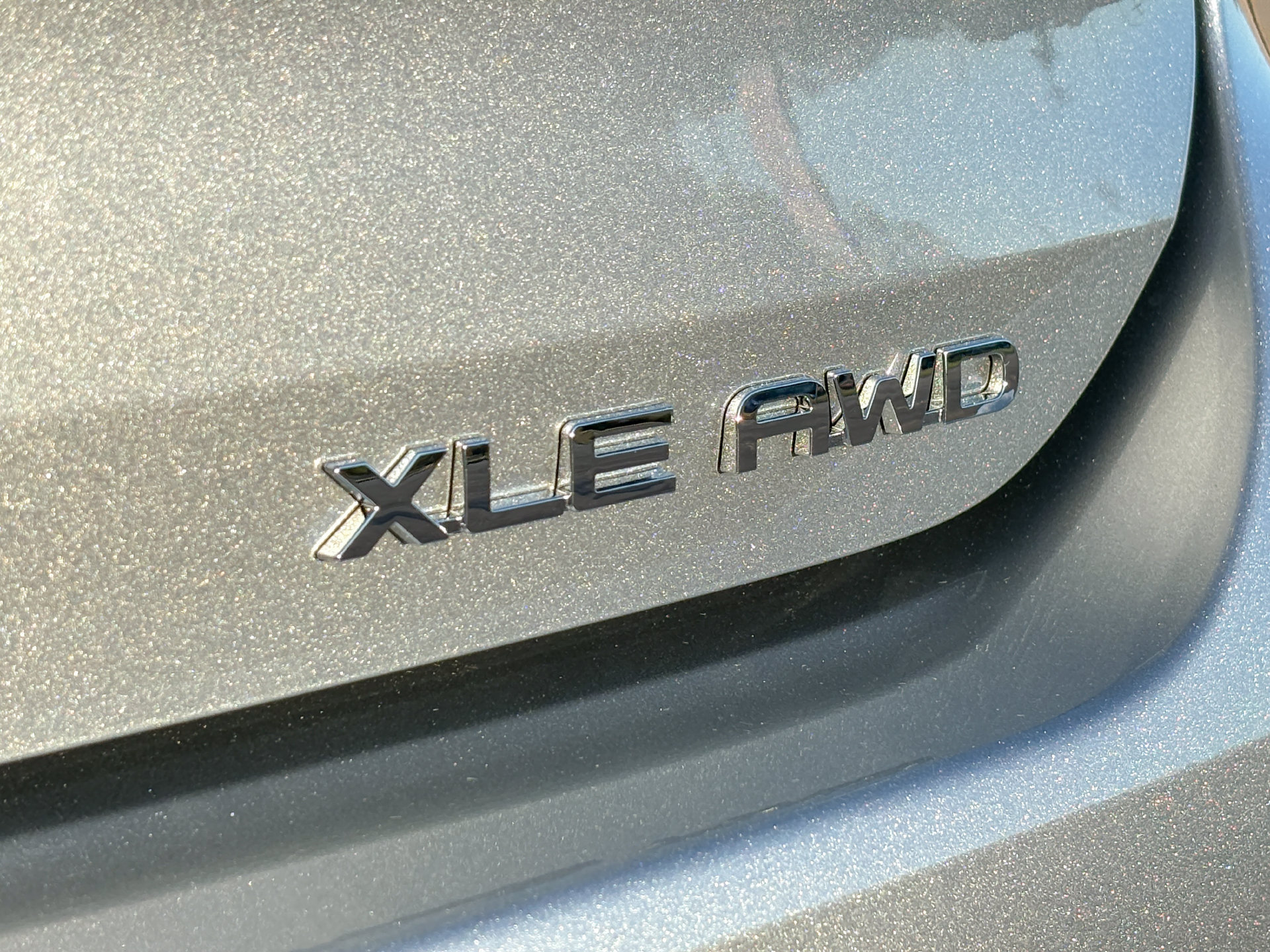 Used 2022 Toyota Highlander XLE AWD/4WD image 11