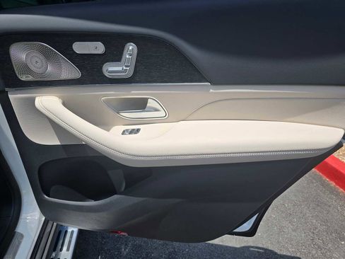 New 2025 Mercedes-Benz GLS 580 4MATIC image 14