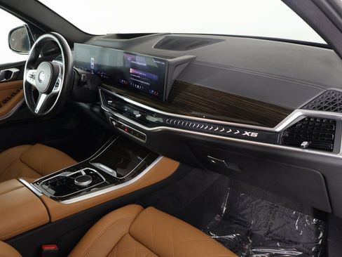 Used 2024 BMW X5 sDrive40i w/ M Sport Package RWD image 9