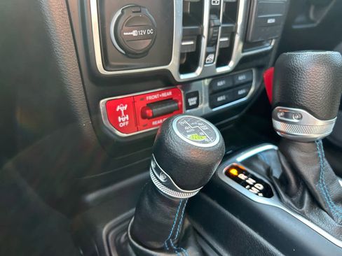 Used 2023 Jeep Wrangler Unlimited Rubicon 4xe w/ Cold Weather Group AWD/4WD image 30