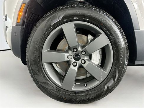 New 2026 Land Rover Defender 110 S image 30