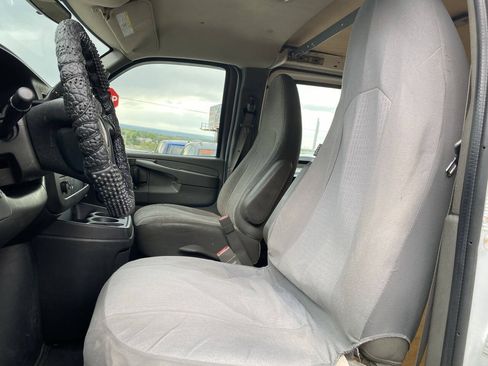 Used 2015 GMC Savana 2500 RWD image 11