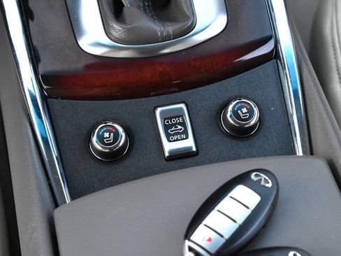 Used 2010 INFINITI G37 Convertible w/ Premium Pkg RWD image 17