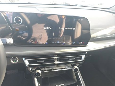 New 2026 Chevrolet Traverse LT w/ Enhanced Driving Package image 17