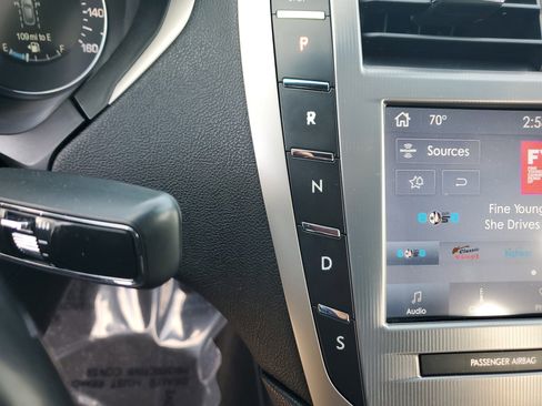 Used 2020 Lincoln MKZ image 21