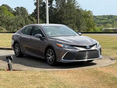 Used 2022 Toyota Camry XLE image 9