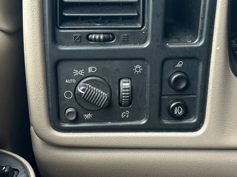 Used 2004 Chevrolet Silverado 3500 2WD Extended Cab w/ Heavy-Duty Power Package image 22