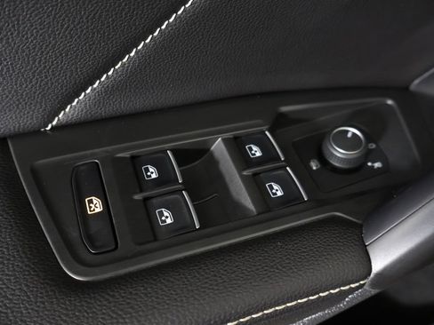 Used 2022 Volkswagen Tiguan SE FWD image 37
