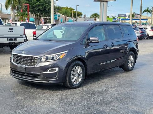 Used 2020 Kia Sedona LX FWD image 2