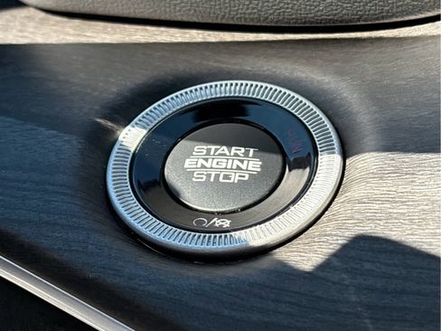 Used 2023 Jeep Grand Cherokee Limited image 22