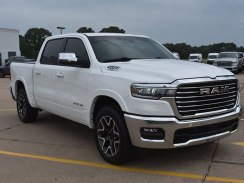 Used 2025 RAM 1500 Laramie AWD/4WD image 3
