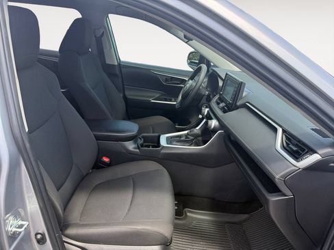 Used 2022 Toyota RAV4 LE FWD image 15