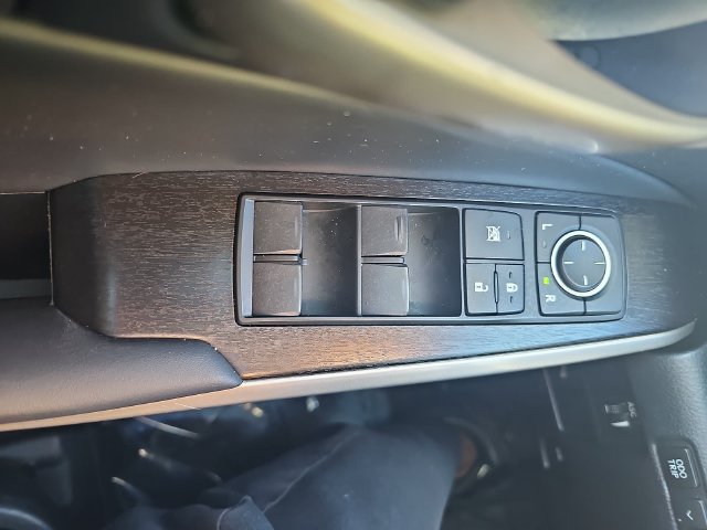 Used 2019 Lexus IS 300 w/ Navigation Package RWD image 29