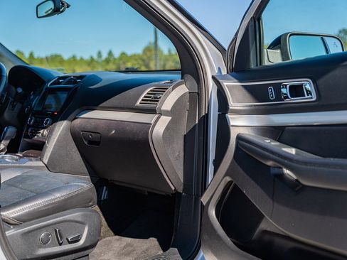 Certified 2017 Ford Explorer XLT w/ Equipment Group 202A image 13