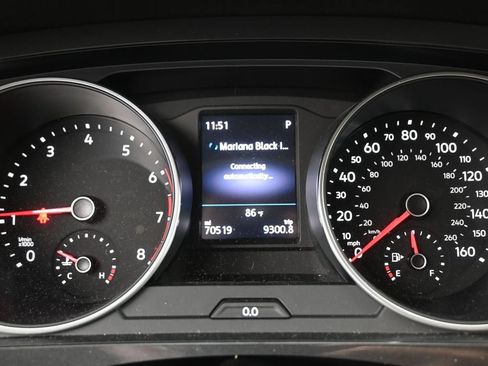 Used 2018 Volkswagen Tiguan SE w/ 18" Alloy Wheels Package FWD image 13