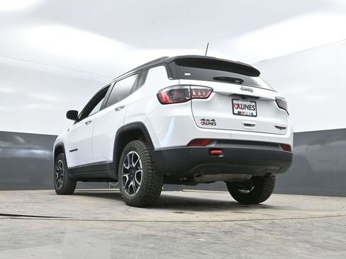Used 2025 Jeep Compass Trailhawk image 51