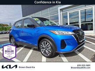 Used 2023 Nissan Kicks SV image 1