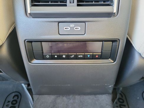 Used 2025 MAZDA CX-90 3.3 Turbo w/ Preferred Package image 17